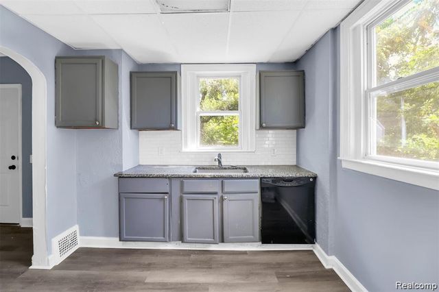 16588 Woodingham Drive, Detroit, MI 48221