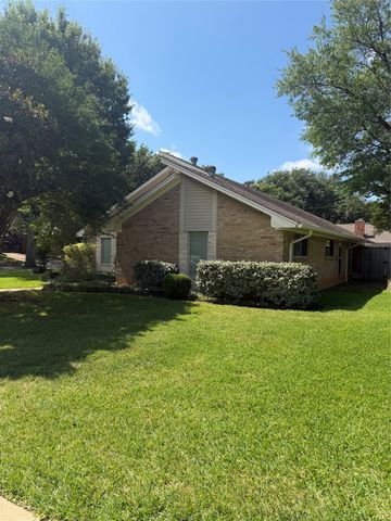 1000 Briarcliff Drive, Arlington, TX 76012