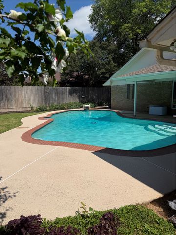 1000 Briarcliff Drive, Arlington, TX 76012