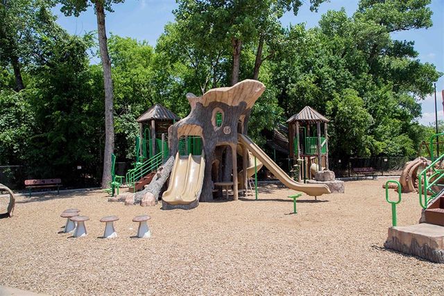 1000 Briarcliff Drive, Arlington, TX 76012