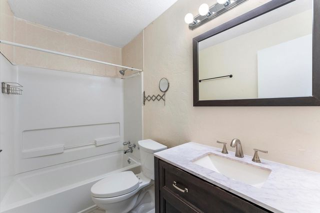 10556 Hammerly Boulevard 328, Houston, TX 77043