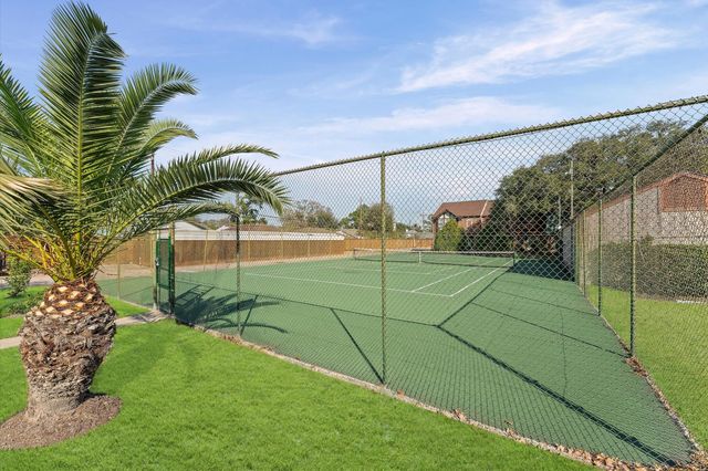 10556 Hammerly Boulevard 328, Houston, TX 77043