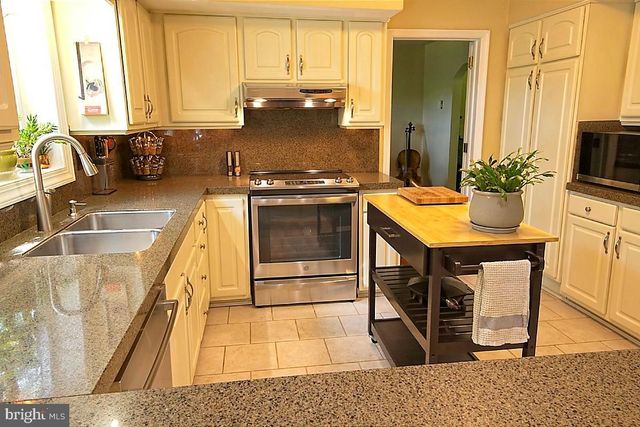 3314 STUMP HALL RD, Collegeville, PA 19426