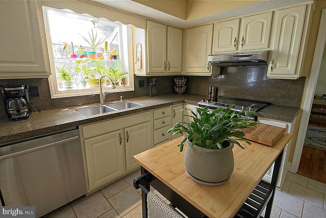 3314 STUMP HALL RD, Collegeville, PA 19426