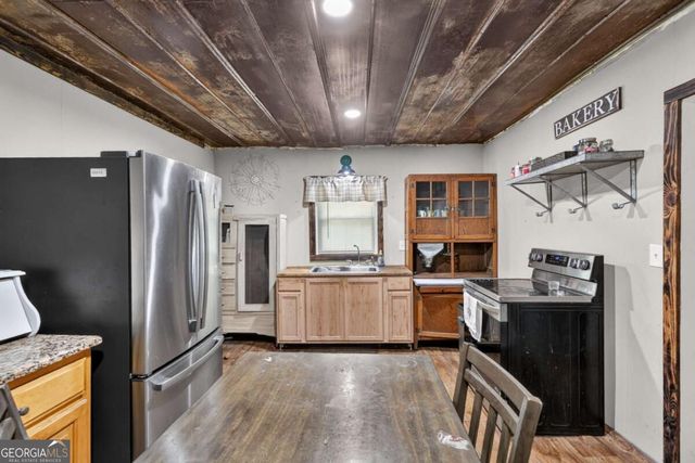 55 Whitman Loop, Aragon, GA 30104