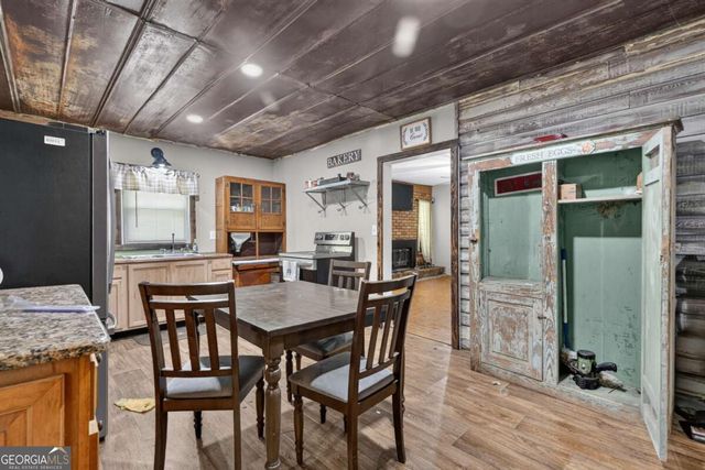 55 Whitman Loop, Aragon, GA 30104