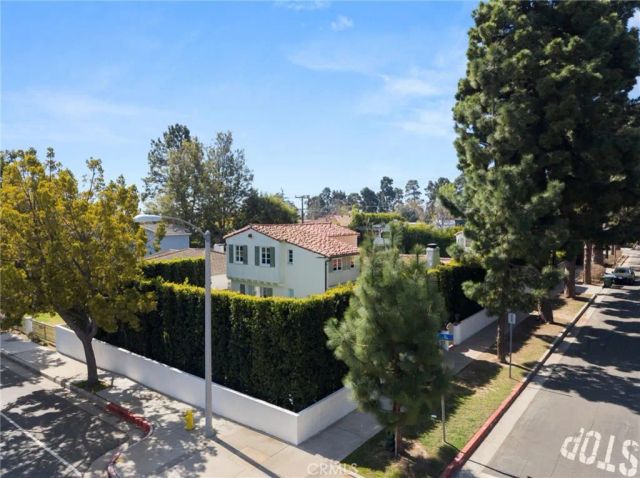 2520 Alta Avenue, Santa Monica, CA 90402