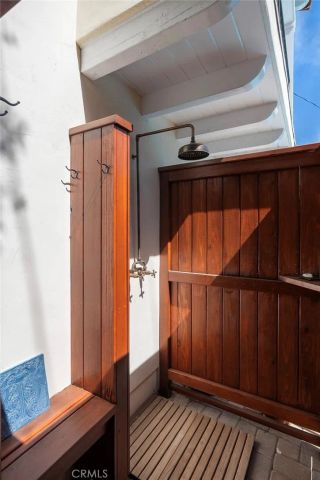 2520 Alta Avenue, Santa Monica, CA 90402