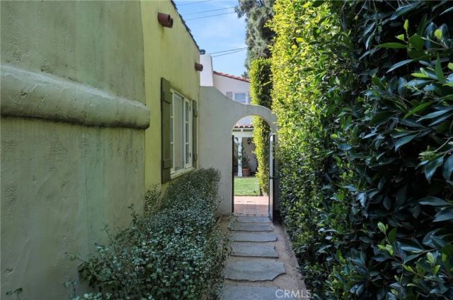 2520 Alta Avenue, Santa Monica, CA 90402
