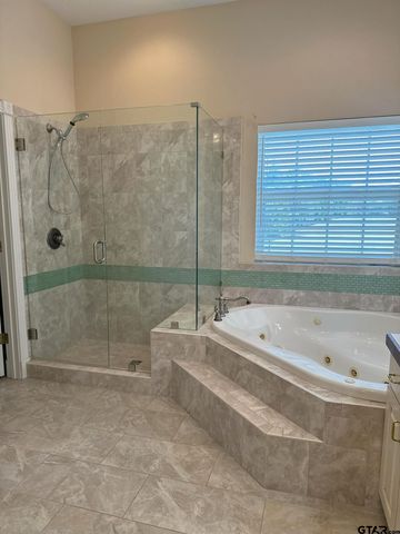 1052 Greenbriar Trl, Holly Lake Ranch, TX 75765