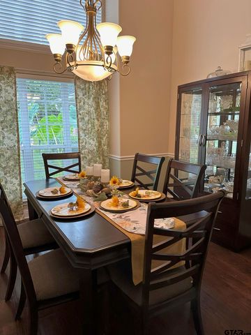 1052 Greenbriar Trl, Holly Lake Ranch, TX 75765