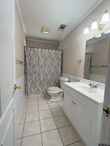 1052 Greenbriar Trl, Holly Lake Ranch, TX 75765