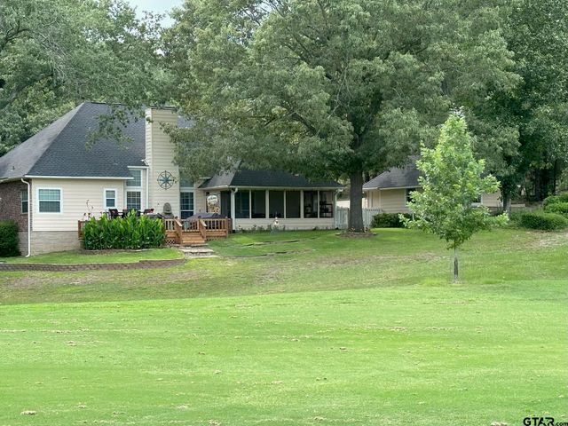 1052 Greenbriar Trl, Holly Lake Ranch, TX 75765