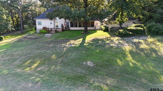 1052 Greenbriar Trl, Holly Lake Ranch, TX 75765