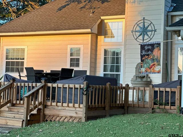 1052 Greenbriar Trl, Holly Lake Ranch, TX 75765