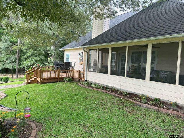 1052 Greenbriar Trl, Holly Lake Ranch, TX 75765