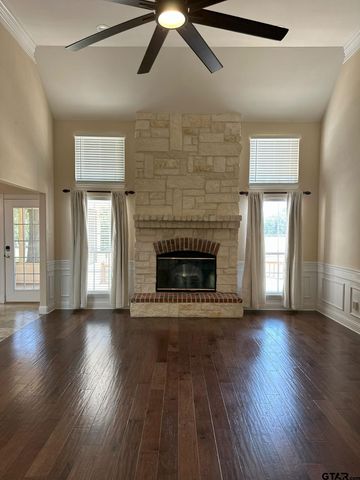 1052 Greenbriar Trl, Holly Lake Ranch, TX 75765