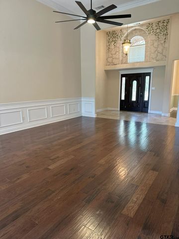 1052 Greenbriar Trl, Holly Lake Ranch, TX 75765