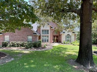1052 Greenbriar Trl, Holly Lake Ranch, TX 75765