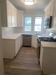 1 Park Avenue # 2, Babylon, NY 11702