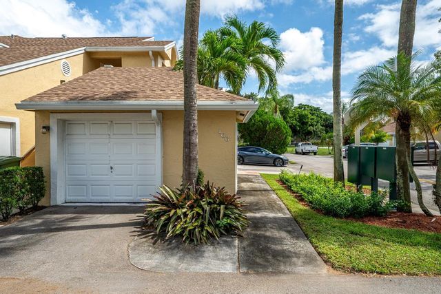 151 SW 95th Terrace 106, Pembroke Pines, FL 33025