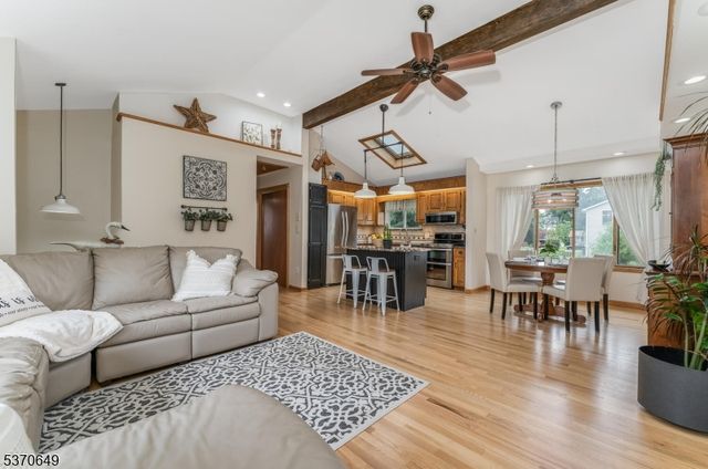 220 S 6Th St, Lopatcong Twp., NJ 08865