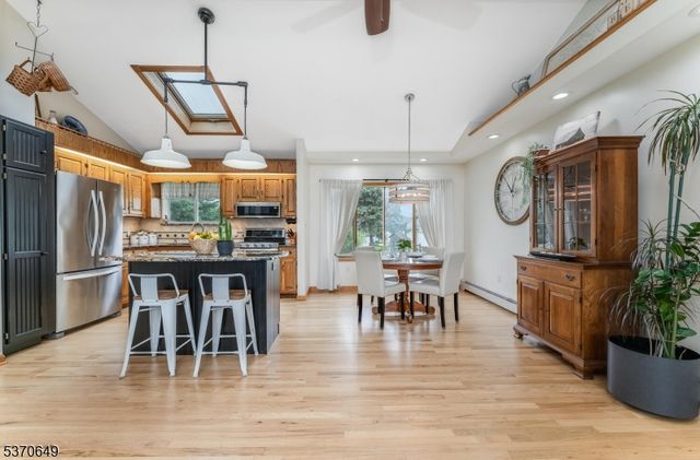 220 S 6Th St, Lopatcong Twp., NJ 08865