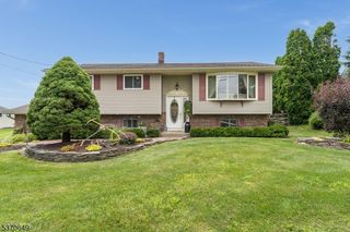 220 S 6Th St, Lopatcong Twp., NJ 08865