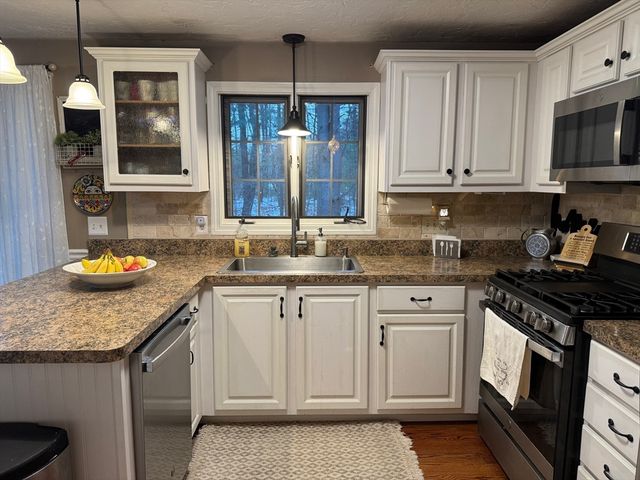 155 Heritage Dr 155, Tewksbury, MA 01876