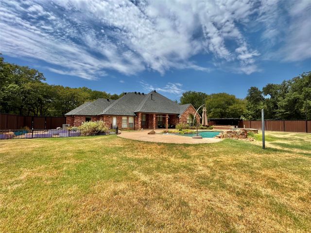 245 Spring Creek Court, Paradise, TX 76073