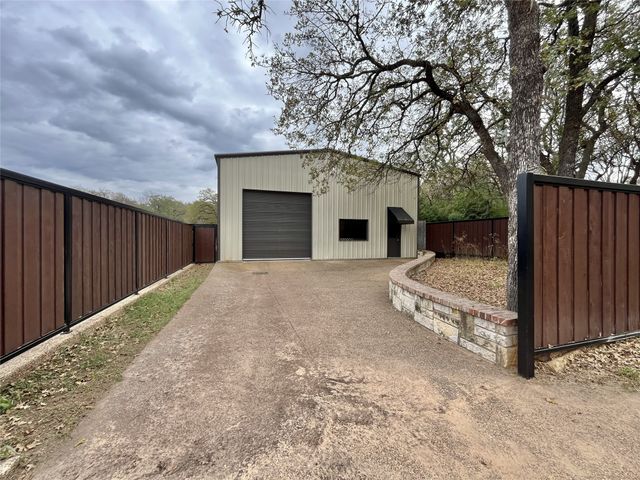 245 Spring Creek Court, Paradise, TX 76073