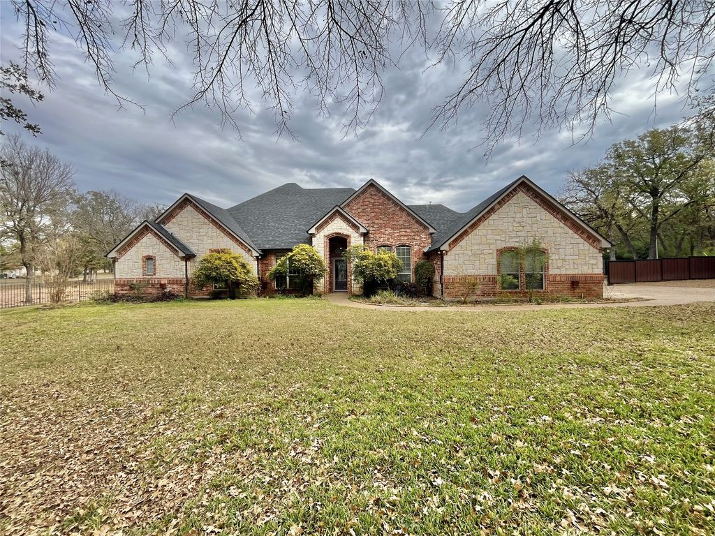 245 Spring Creek Court, Paradise, TX 76073 — photo 2