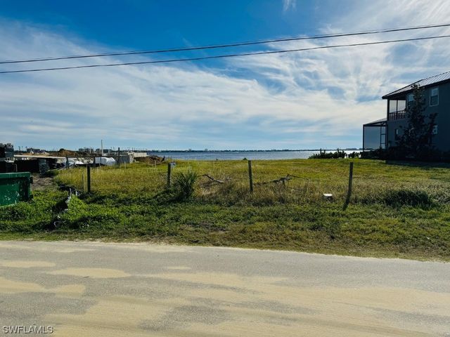 602 Coral DR, Cape Coral, FL 33904