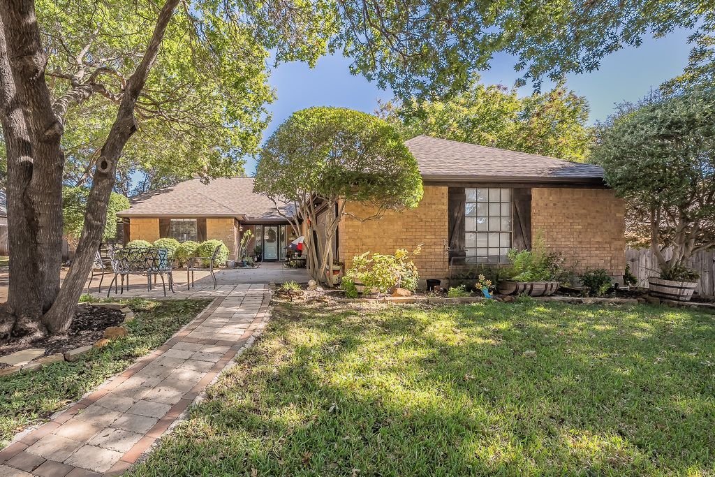 5004 Lake View Circle, North Richland Hills, TX 76180