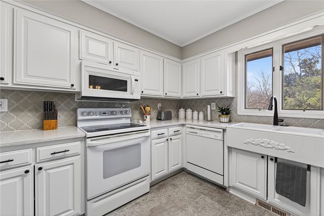 17 Stoneykirk Drive, Bella Vista, AR 72715