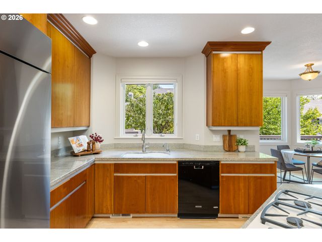 3319 Nw SPENCER St, Portland, OR 97229