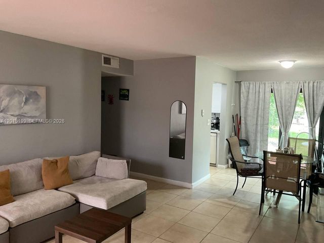 3090 Coral Springs Dr 4, Coral Springs, FL 33065
