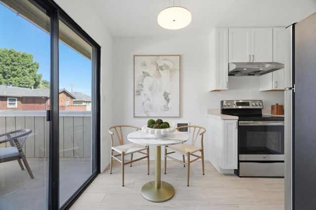 570 Vista Avenue, Palo Alto, CA 94306