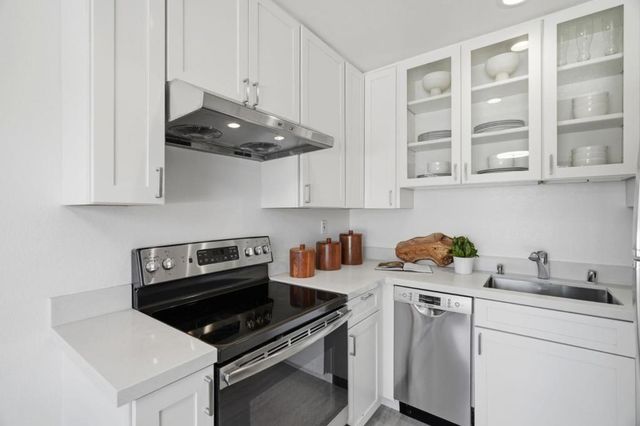 570 Vista Avenue, Palo Alto, CA 94306