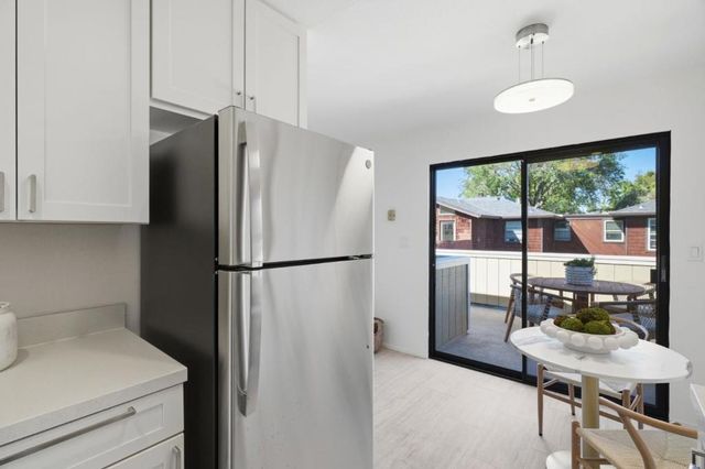 570 Vista Avenue, Palo Alto, CA 94306