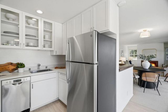 570 Vista Avenue, Palo Alto, CA 94306