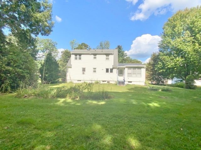 143 Highland St, Lunenburg, MA 01462