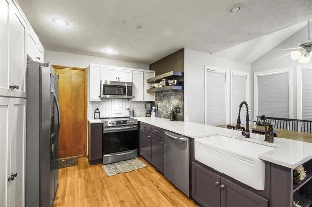 904 Paw Paw Lane, Liberty, MO 64068