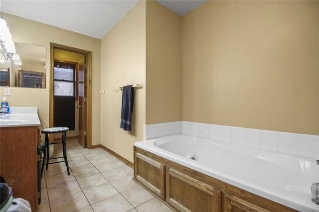 904 Paw Paw Lane, Liberty, MO 64068