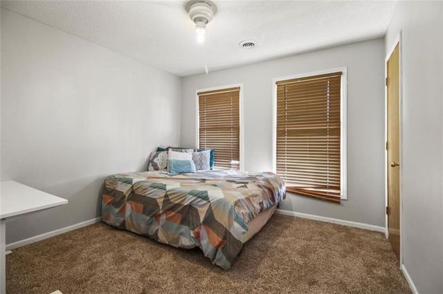 904 Paw Paw Lane, Liberty, MO 64068