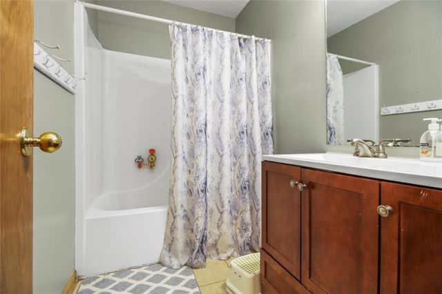 904 Paw Paw Lane, Liberty, MO 64068