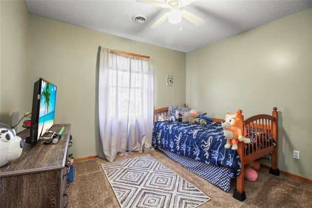 904 Paw Paw Lane, Liberty, MO 64068