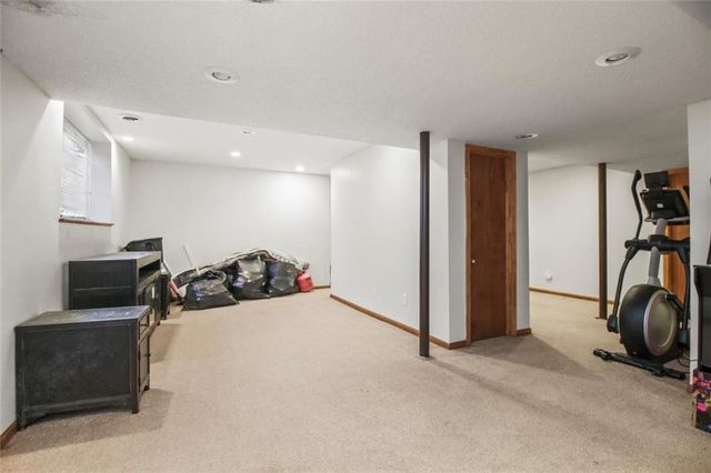 904 Paw Paw Lane, Liberty, MO 64068