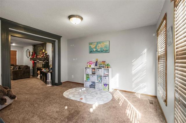 904 Paw Paw Lane, Liberty, MO 64068