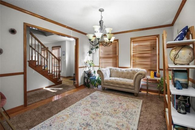 904 Paw Paw Lane, Liberty, MO 64068